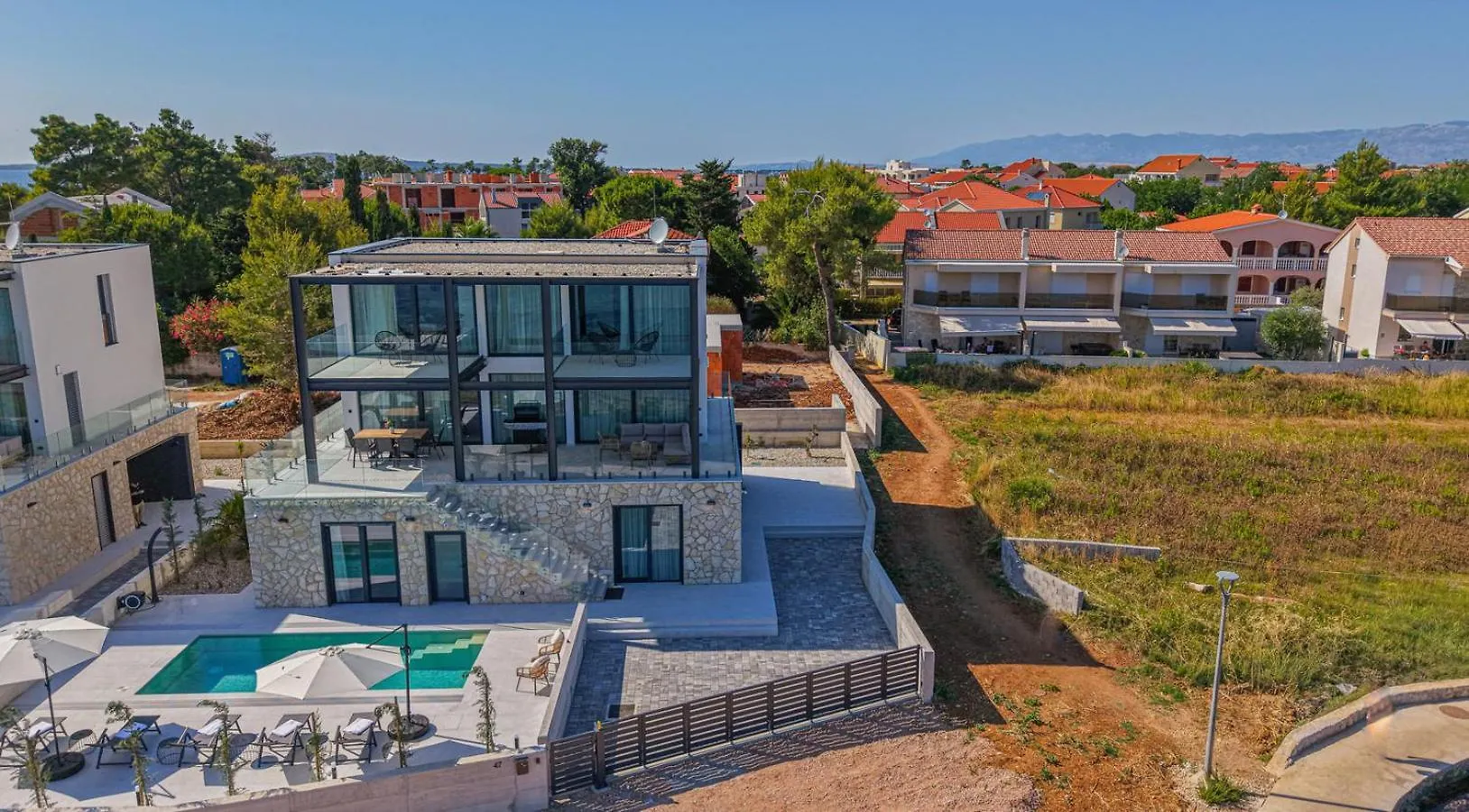 Seafront Villa Serena With Pool And Seaview Privlaka  Kroatien