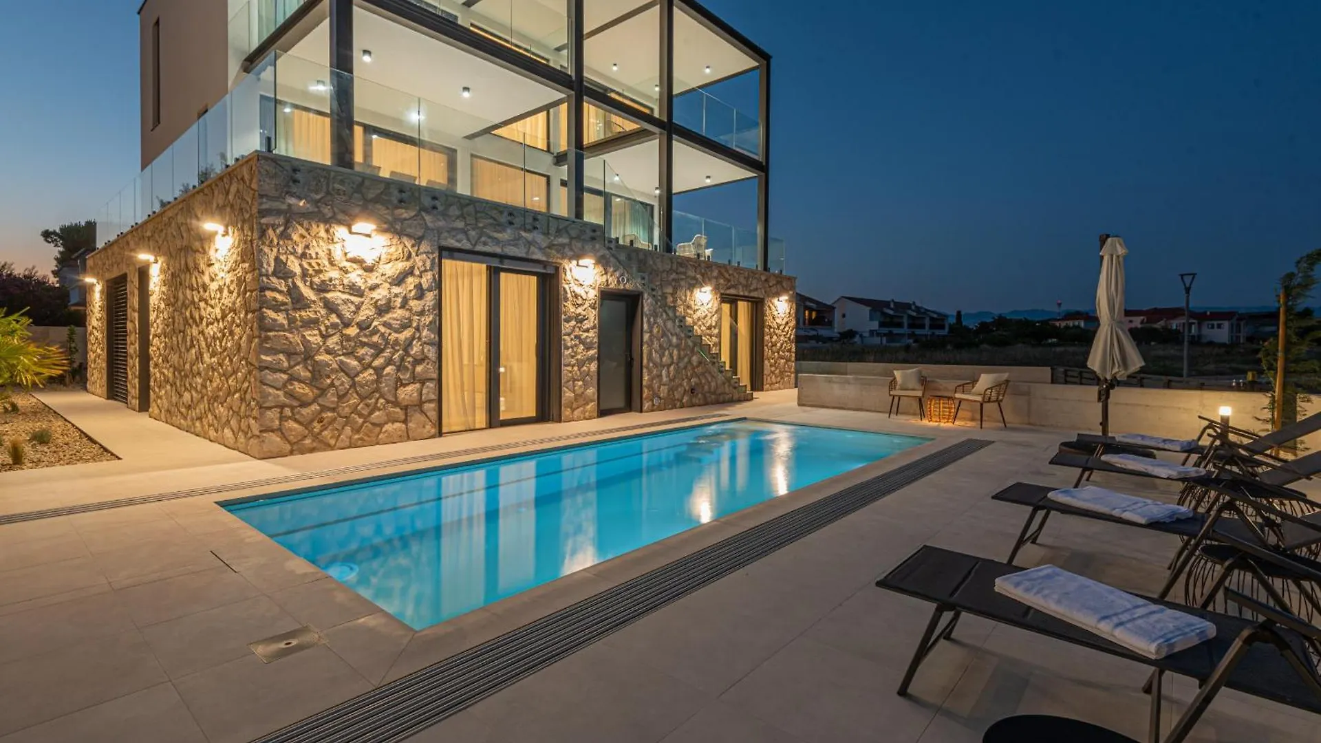 Seafront Villa Serena With Pool And Seaview Privlaka  Kroatien